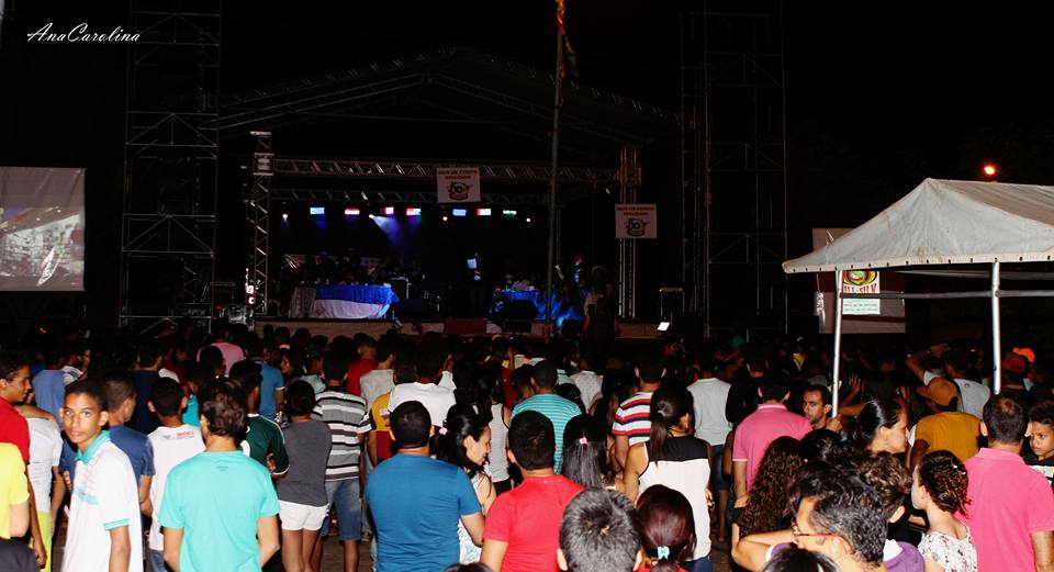 Evento escolhe garota e garoto estudantil em Altos